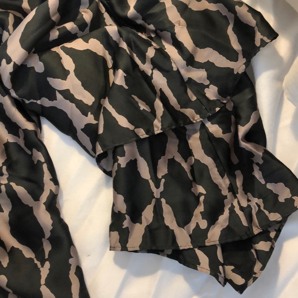 Patterned Brown Blouse - image 3